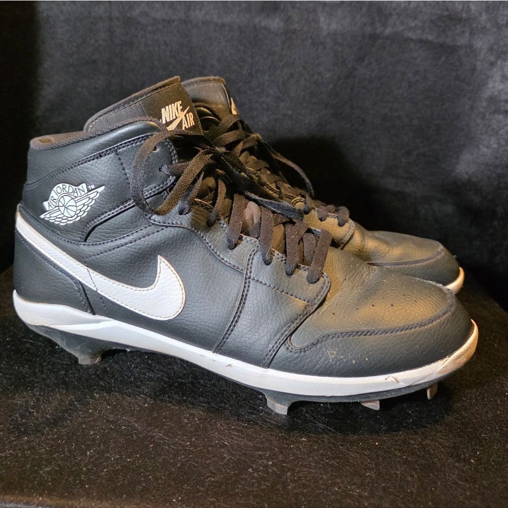 Nike Black and White Men's Cleats - Picture 7 of 9